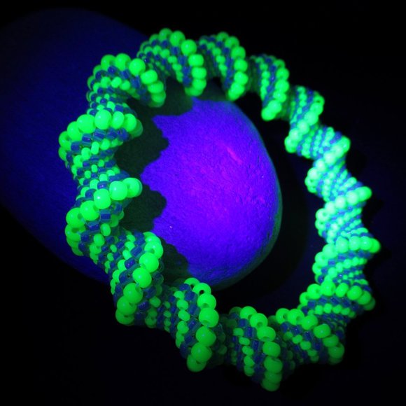 Uranium Glass Cellini Bangle Bracelet - Picture 10 of 11